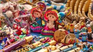 Mercado-de-Otavalo-Arte-Artesania-y-Cultura-Andina-en-otavalo-Ecuador