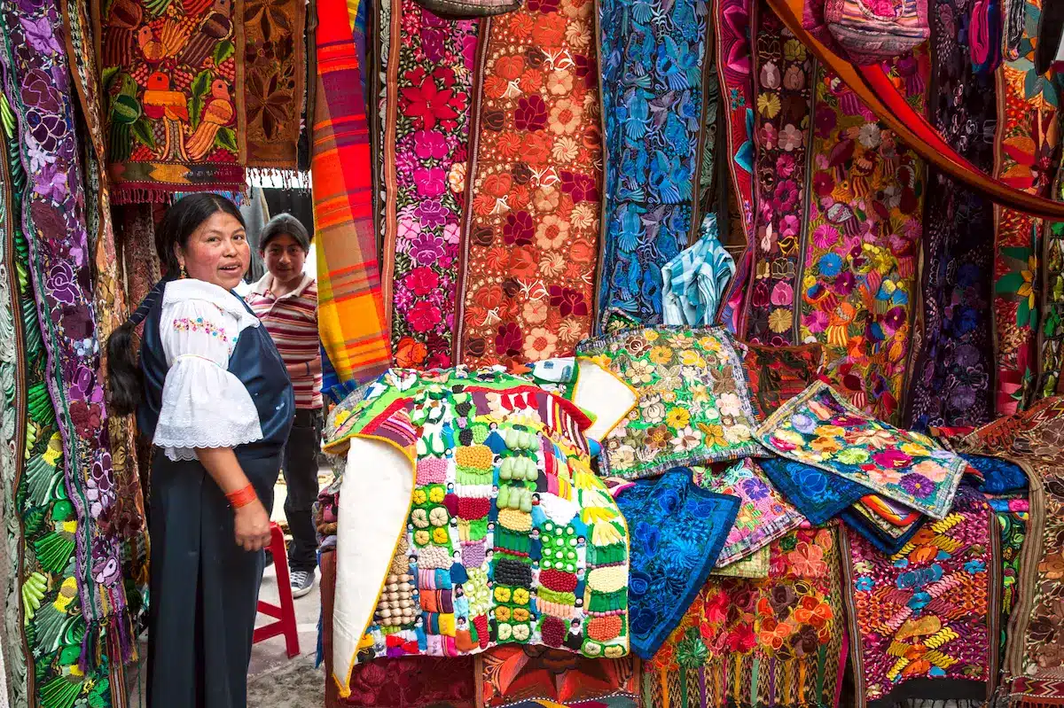 Mercado de Otavalo Arte, Cultura y Artesanía Andina en Ecuador