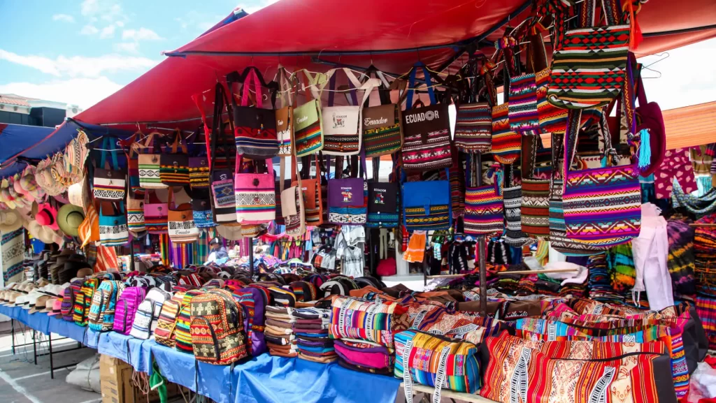 Mercado Centenario artesanias coloridas