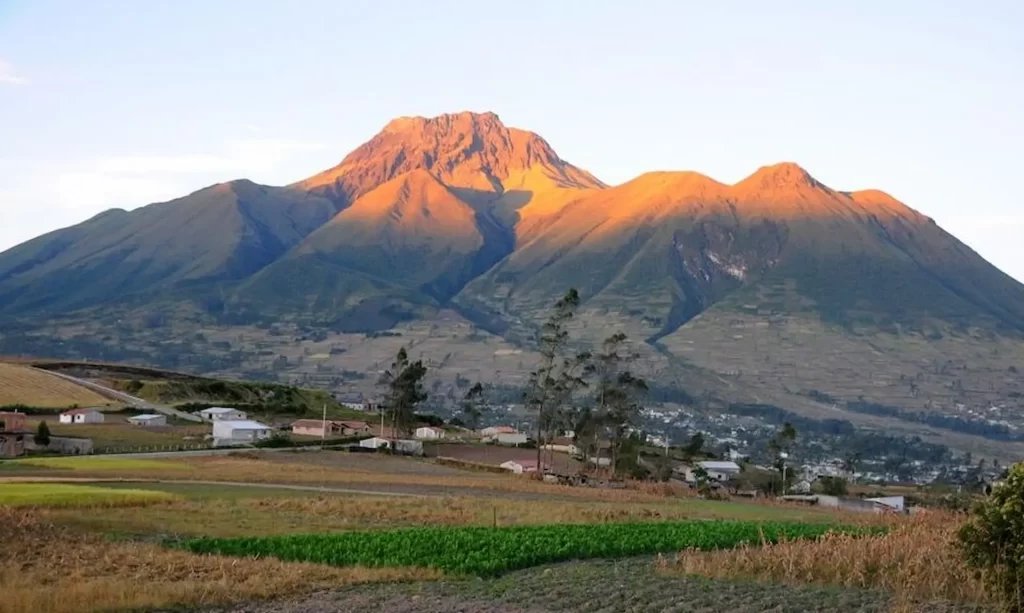 Campos alrededor del volcan Imbabura