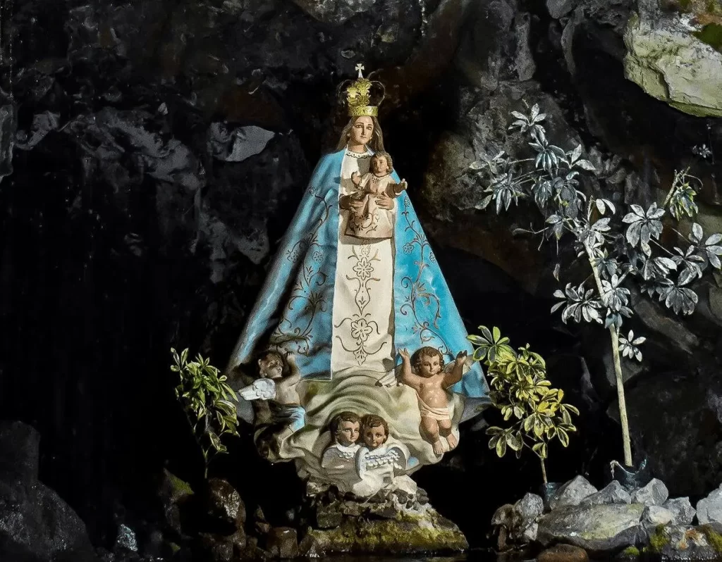 Virgen en la Gruta del Socavón Otavalo