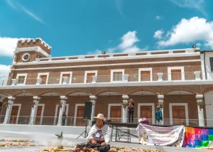arquitectura-alrededor-plaza-cívica-otavalo