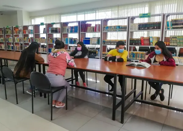 biblioteca-municipal-otavalo