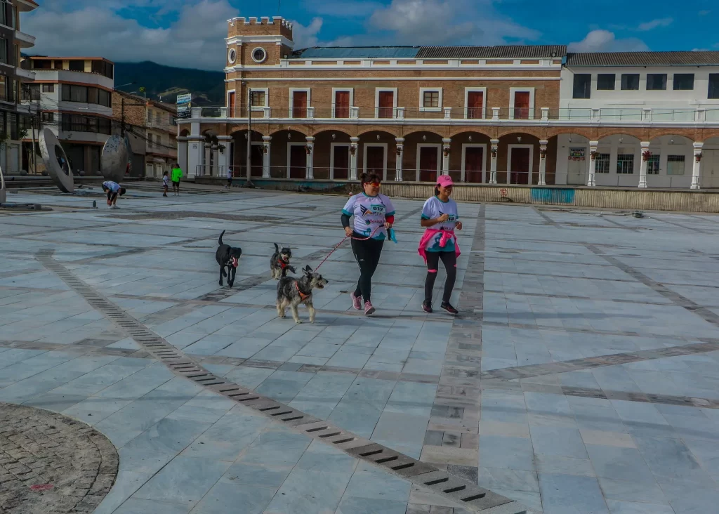 plaza-cívica-de-otavalo