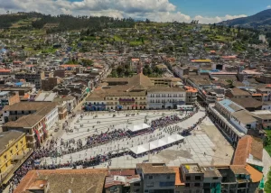 plaza-cívica-otavalo