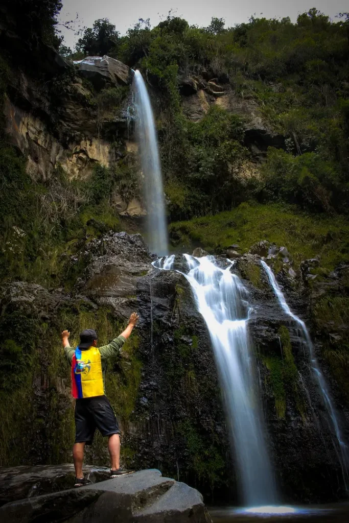 Fotografía- lugares turísticos de Otavalo Cascada de Taxopamba