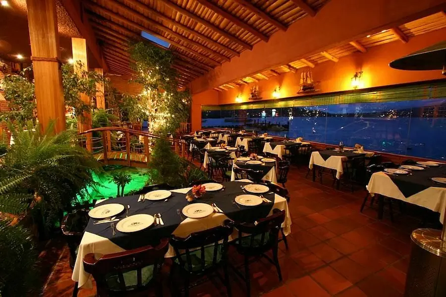 Restaurantes-exclusivos-de-Otavalo-Puerto-Lago