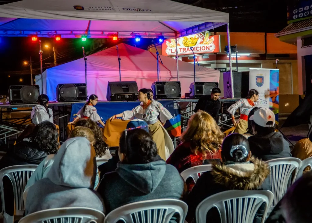fiesta en los barrios otavaleños danza
