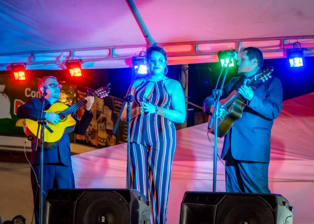 fiesta en los barrios otavaleños Imbaya