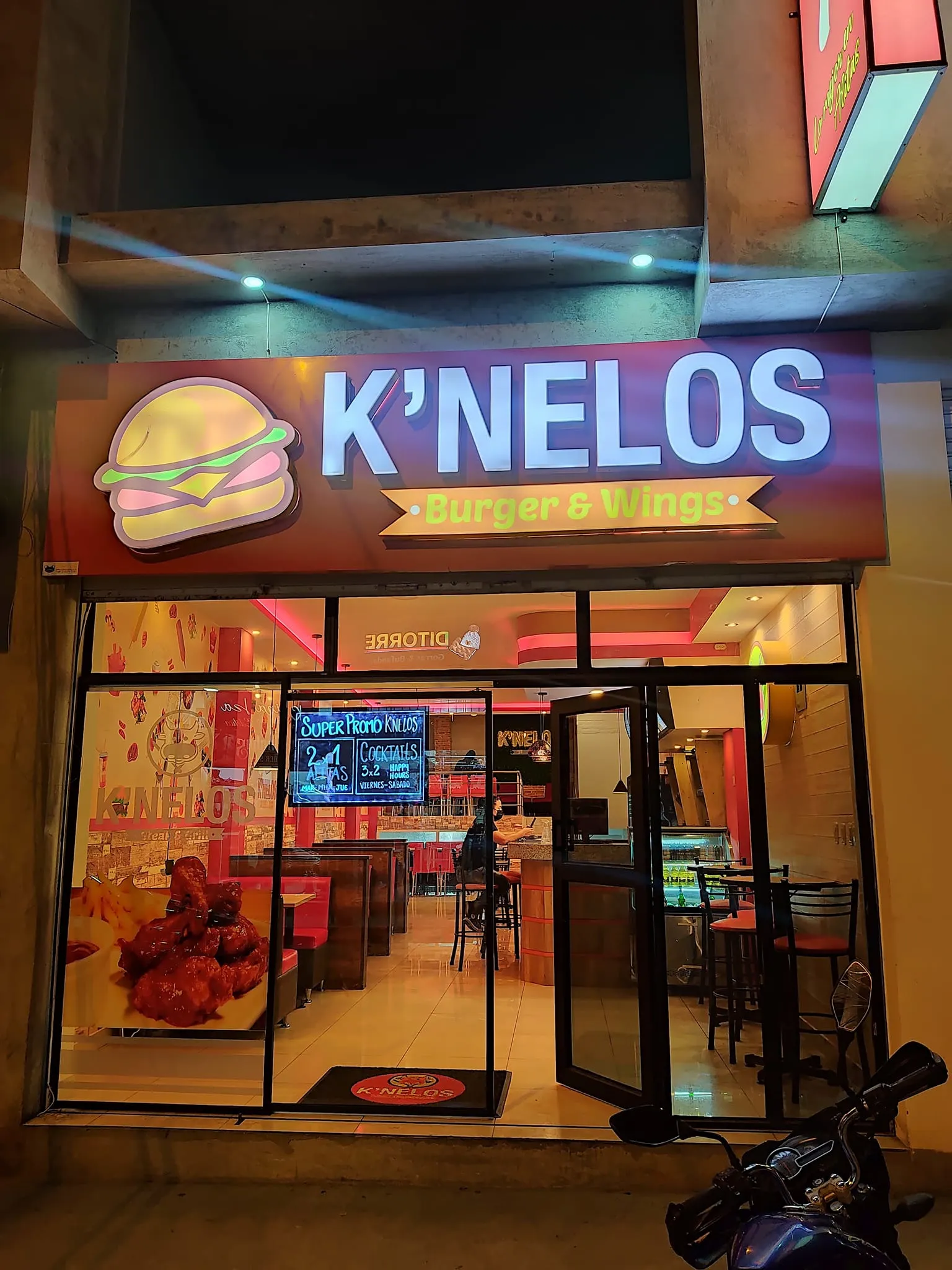 Knelos Fachada