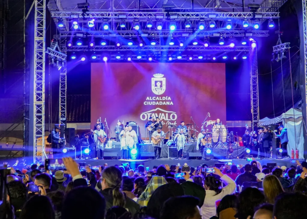 Noche andina 2024 presentación de los Kjarkas